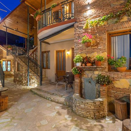 Apartments With Wine Cellar In Old Tbilisi Exterior photo