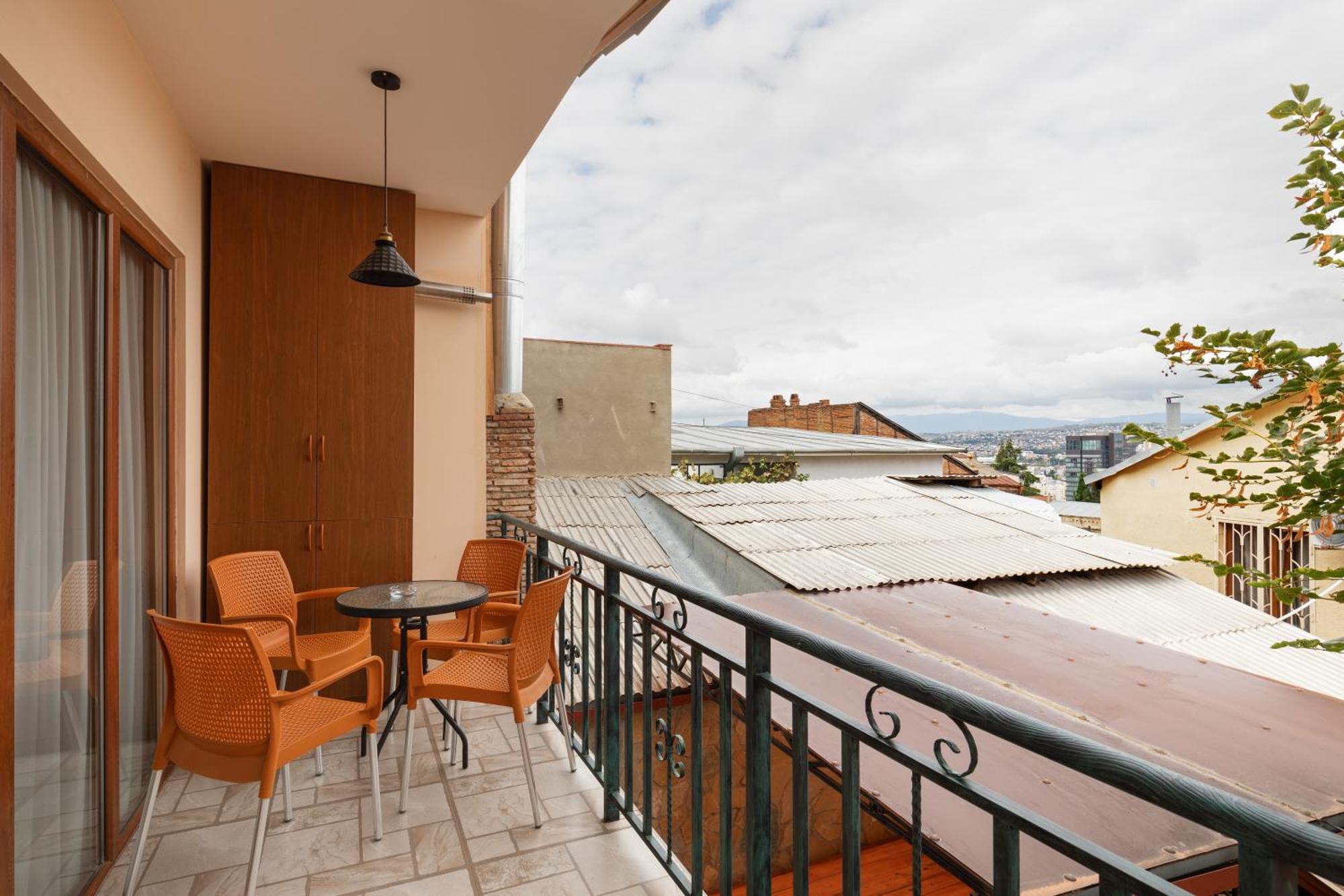 Apartments With Wine Cellar In Old Tbilisi Exterior photo