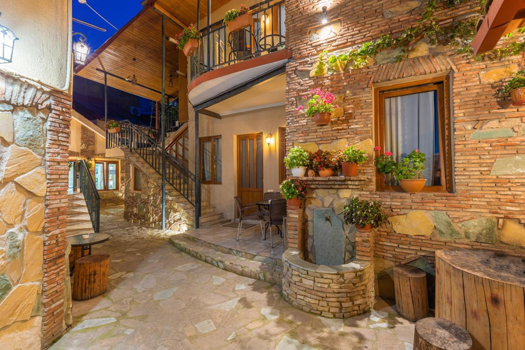 Apartments With Wine Cellar In Old Tbilisi Exterior photo