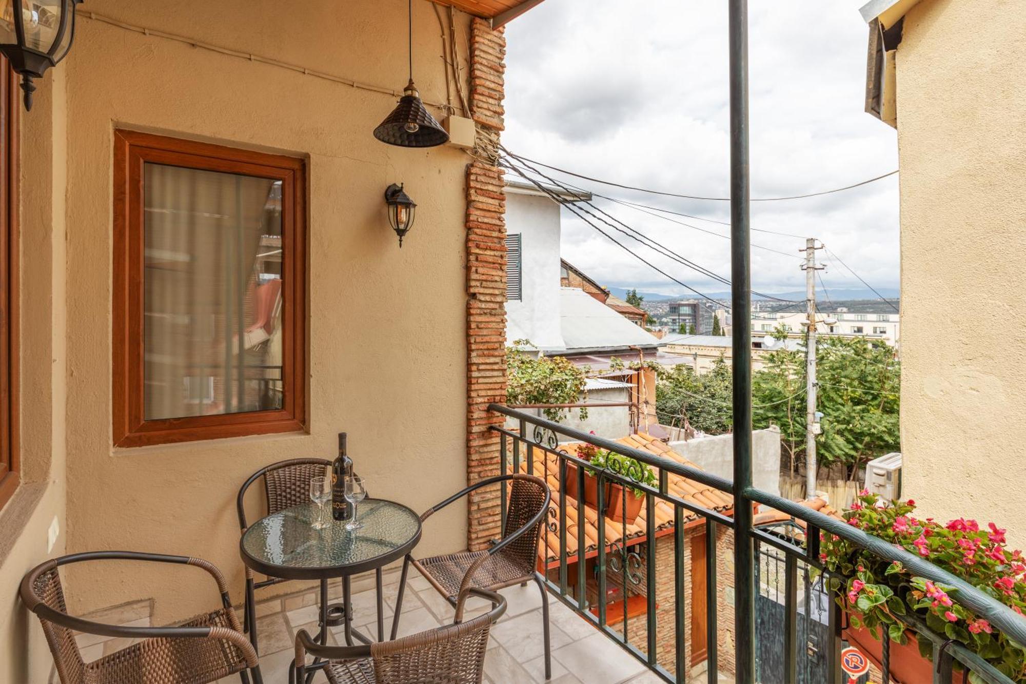 Apartments With Wine Cellar In Old Tbilisi Exterior photo