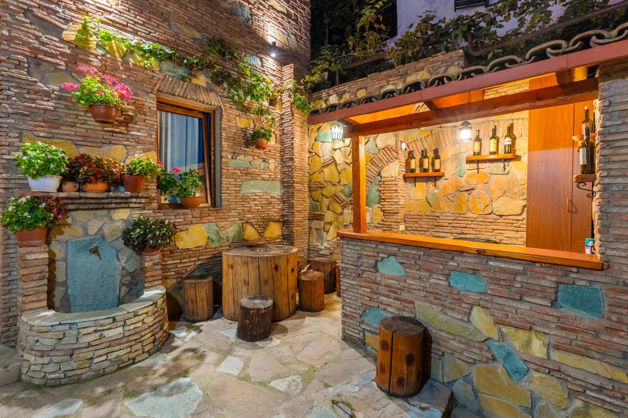 Apartments With Wine Cellar In Old Tbilisi Exterior photo