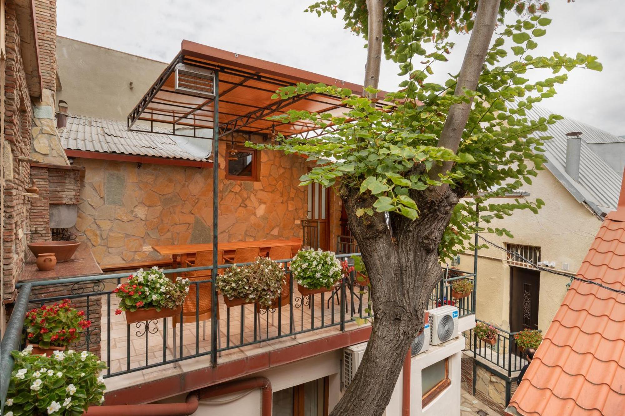 Apartments With Wine Cellar In Old Tbilisi Exterior photo