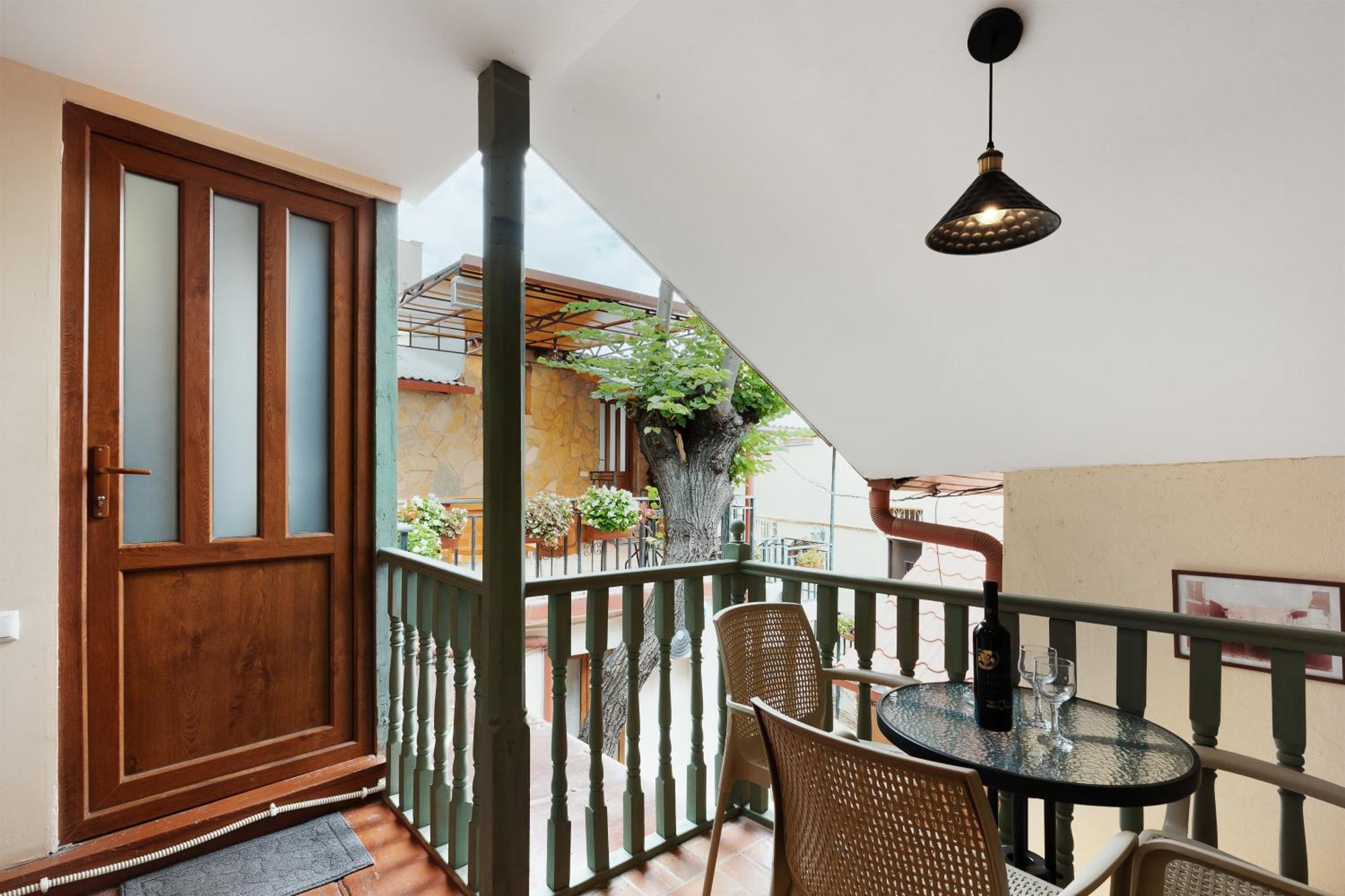 Apartments With Wine Cellar In Old Tbilisi Exterior photo