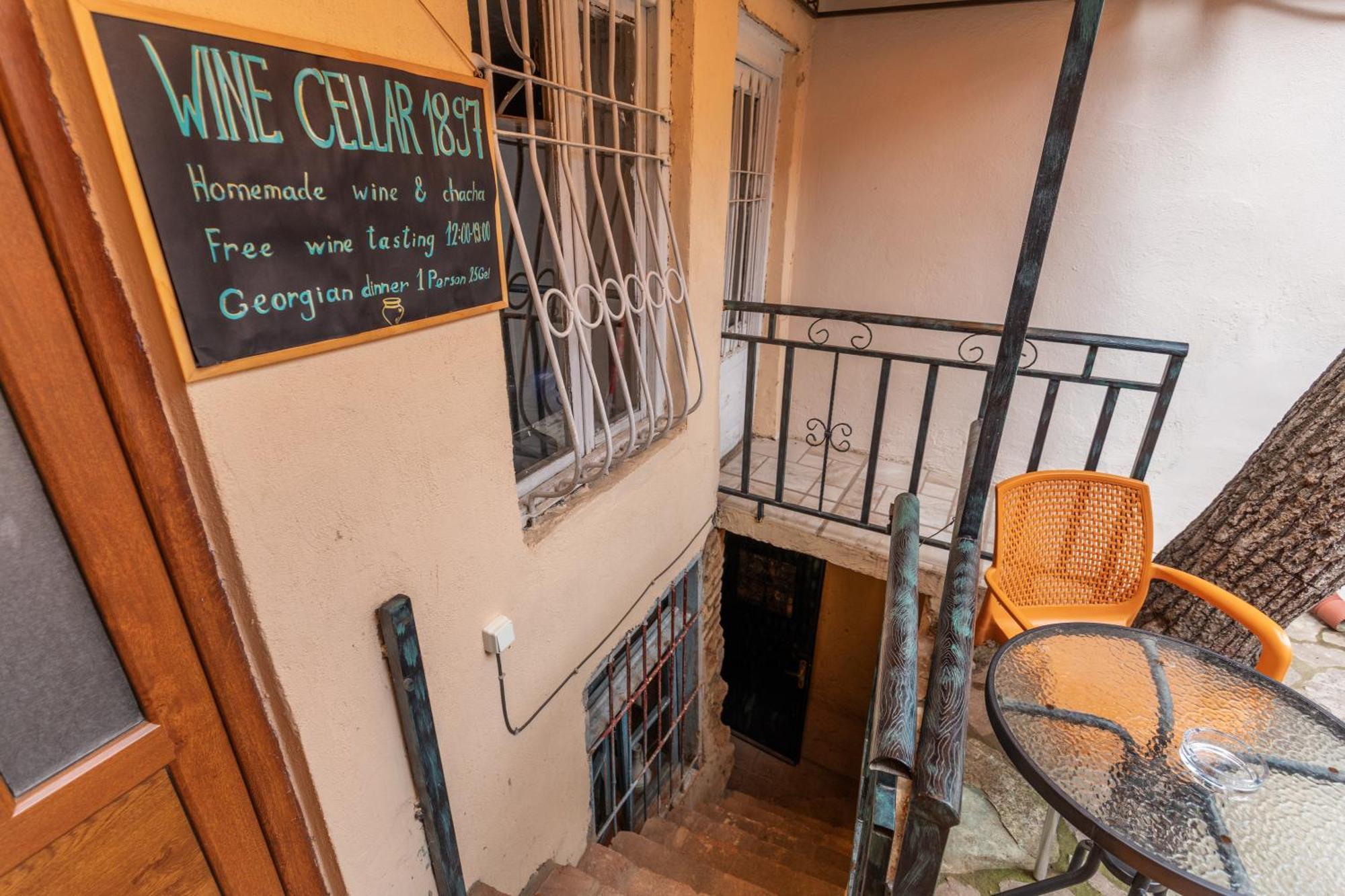 Apartments With Wine Cellar In Old Tbilisi Exterior photo