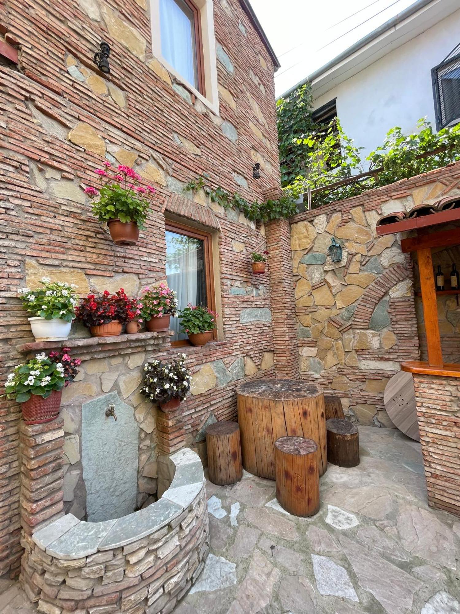 Apartments With Wine Cellar In Old Tbilisi Exterior photo