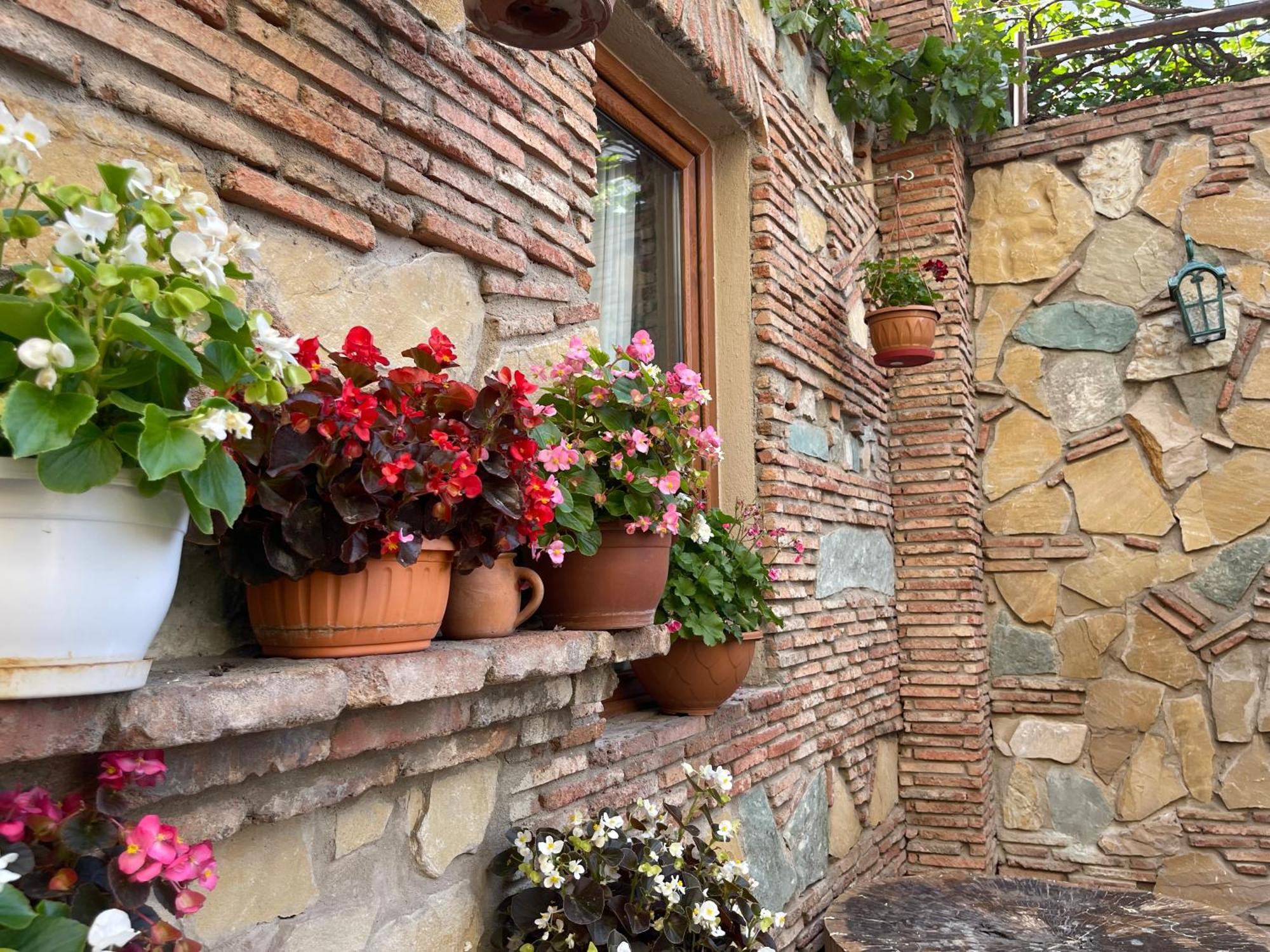 Apartments With Wine Cellar In Old Tbilisi Exterior photo